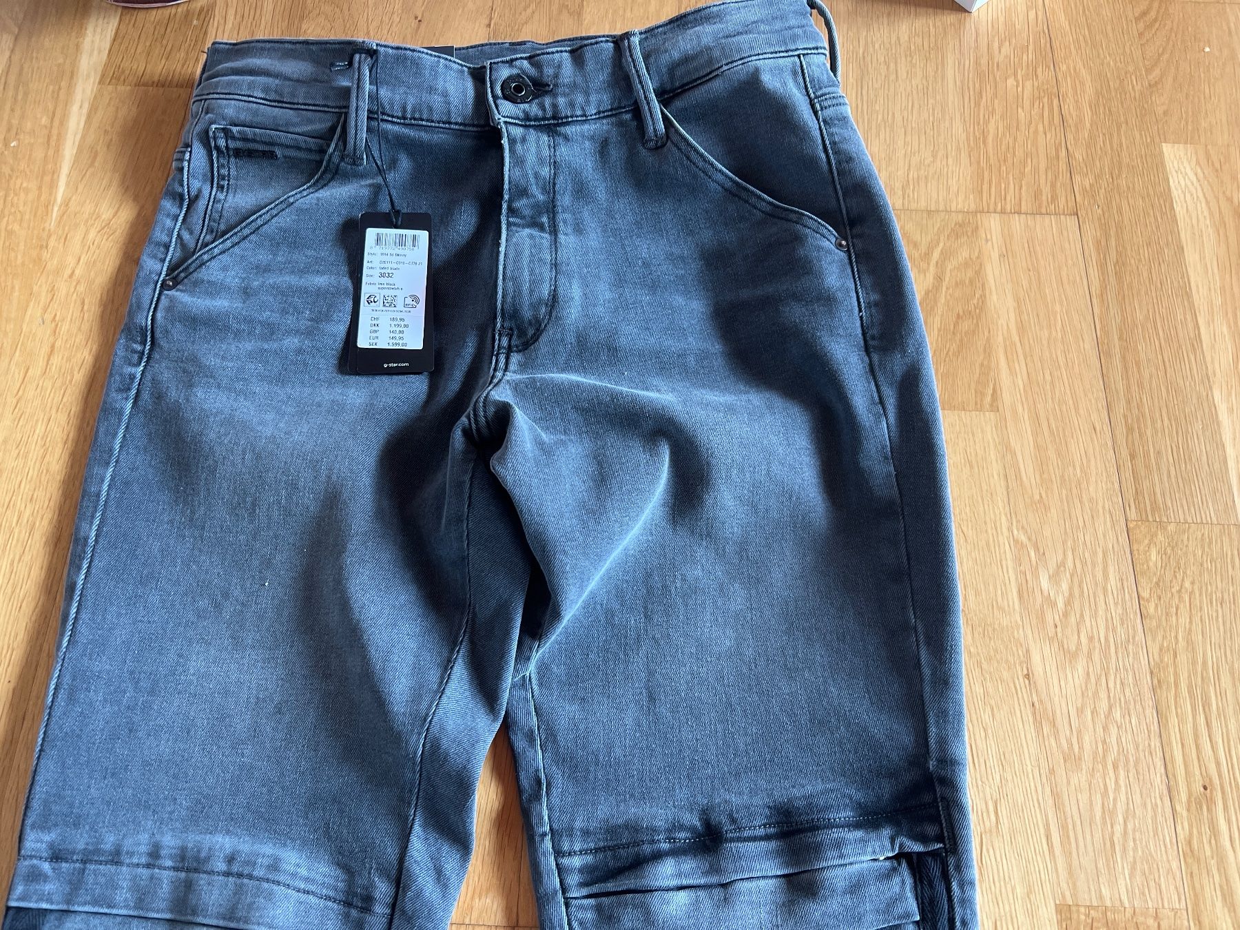 G-Star Jeans: G-Star RAW Gr. 30/32 Neu – Nuovo (secondo la descrizione) da Steffisburg venduto da Christina1281
