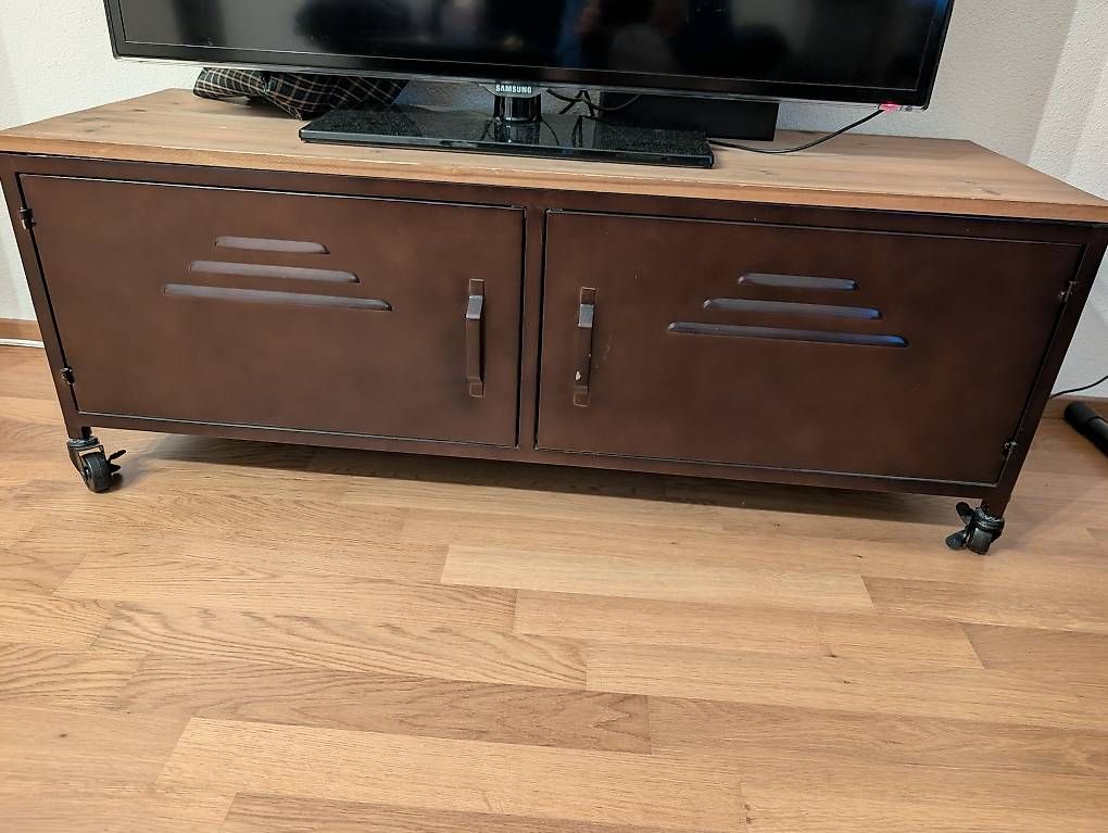 TV Möbel: Fernsehmöbel – Gebraucht aus Zürich von joana_p