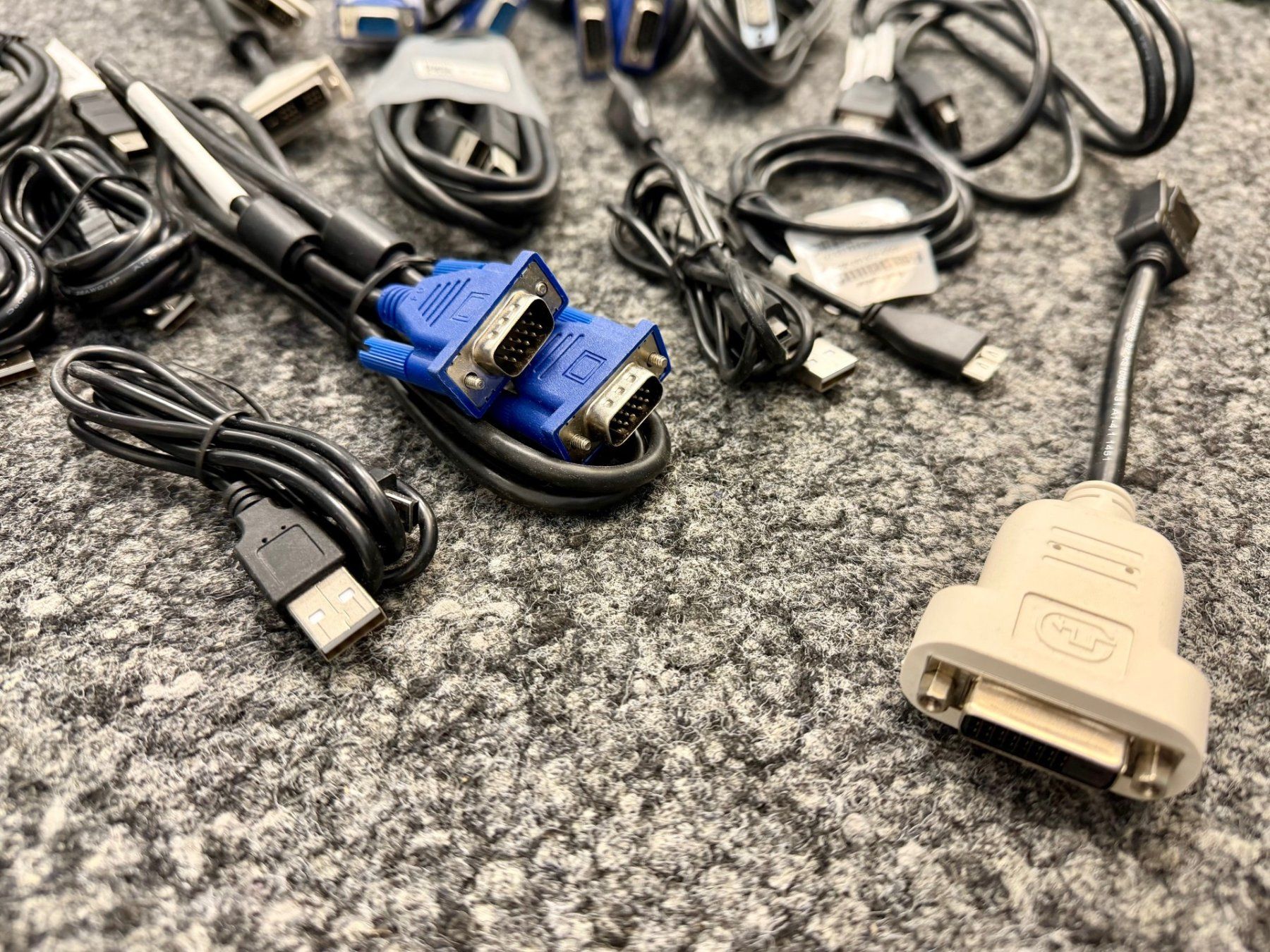 Cavi: Diverse EDV / IT Kabel – Usato da Einigen venduto da Medicom-Pharma 1
