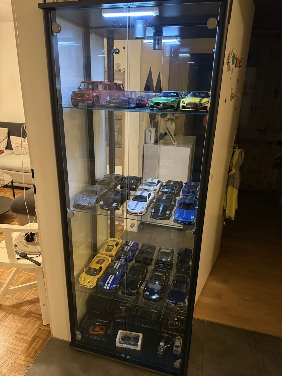 Vetrine: Vitrine schwarz mit Beleuchtung  – Usato da Spreitenbach venduto da dhy_qtm8 2