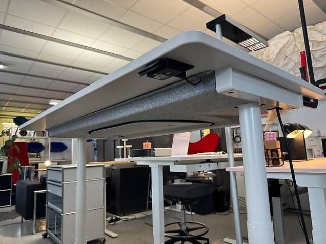 Vitra Scrivanie: Vitra Tyde 2 Sitz-/Stehtisch – Usato da Zollikofen venduto da OberliAG 3