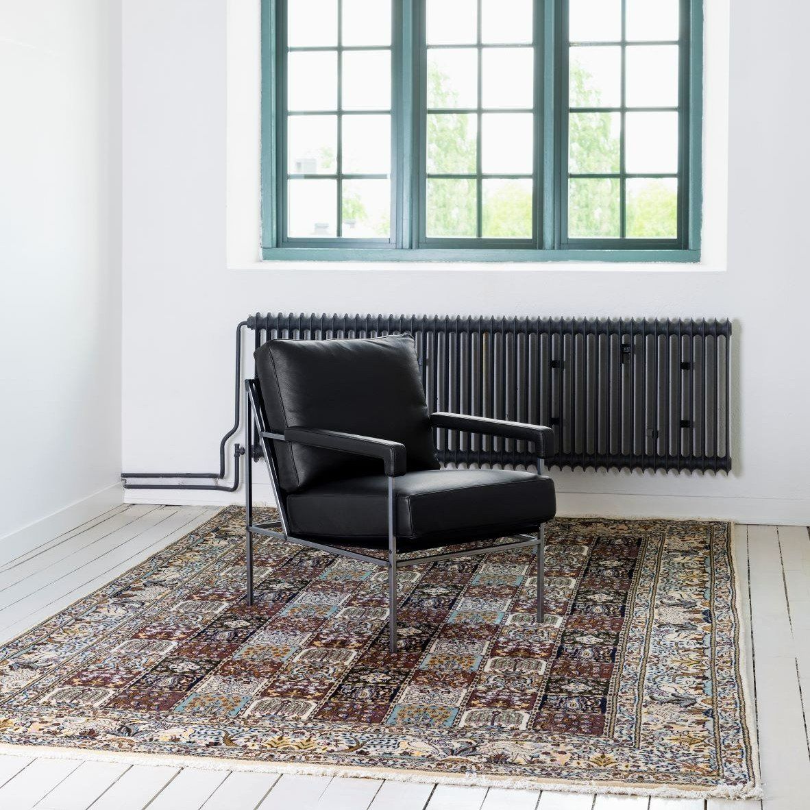 Poltrone: Sessel + Hocker Seventy Five | Leder black | Gestell schwarz – Nuovo e nell'imballaggio originale da Erlen venduto da casaterra 2