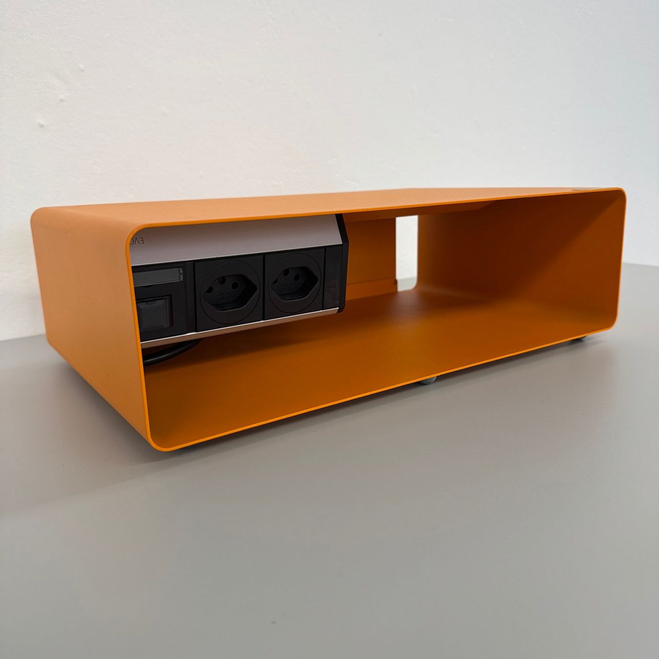 Lista Scaffali: Lista Office Plug Ablagefach 546x246mm - Orange – Usato da Schönenwerd venduto da mcofficeshop 1