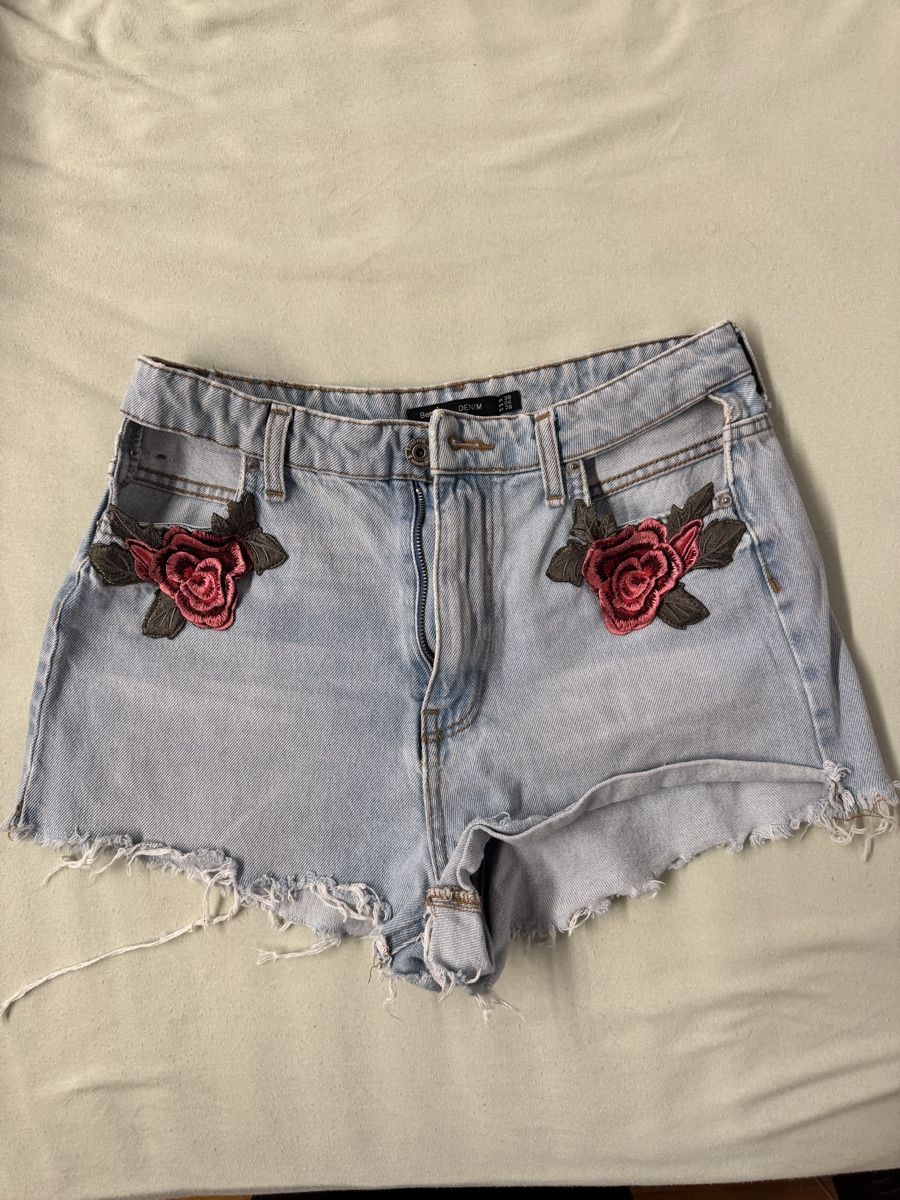 Bershka Jeans: Shorts Bershka – D'occasion à Porza par kaj_d5q7