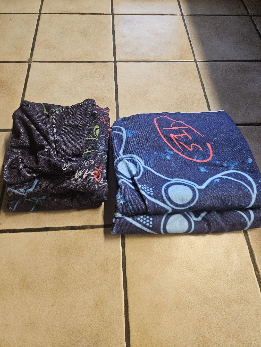 Teli da bagno: 2 Ponchos & 2 Badetuch im Set ab 1.- – Nuovo (secondo la descrizione) da Härkingen venduto da er_ha62