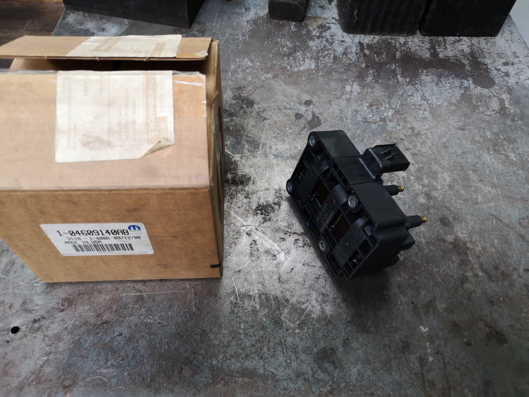 Chrysler Alle Autoersatzteile: Zündspuhle Chrysler 04609140AB – Neu und originalverpackt aus Matten b. Interl von Hardergarage