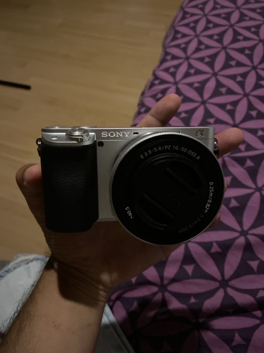 Sony Fotocamera: Sony Alpha 6100 Neu Wenig gebraucht – Nuovo (secondo la descrizione) da Breitenbach venduto da Waslosbratan