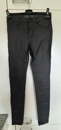 ONLY Hose schwarz Grösse M/32 guter Zustand