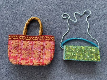 2 Stück Handtaschen mit Pailletten-Verzierung an Vorderseite