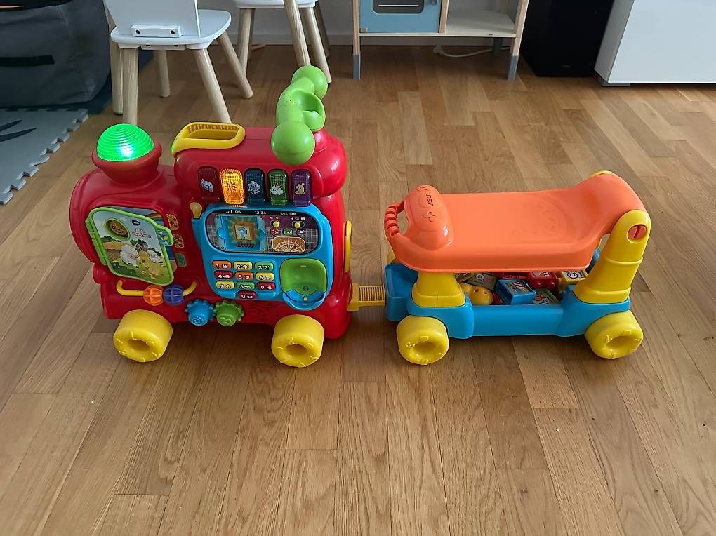 Spielzeuge: VTech Maxi Train Lernlokomotive mit Anhänger – Gebraucht aus Aarau Rohr von ale_f72q