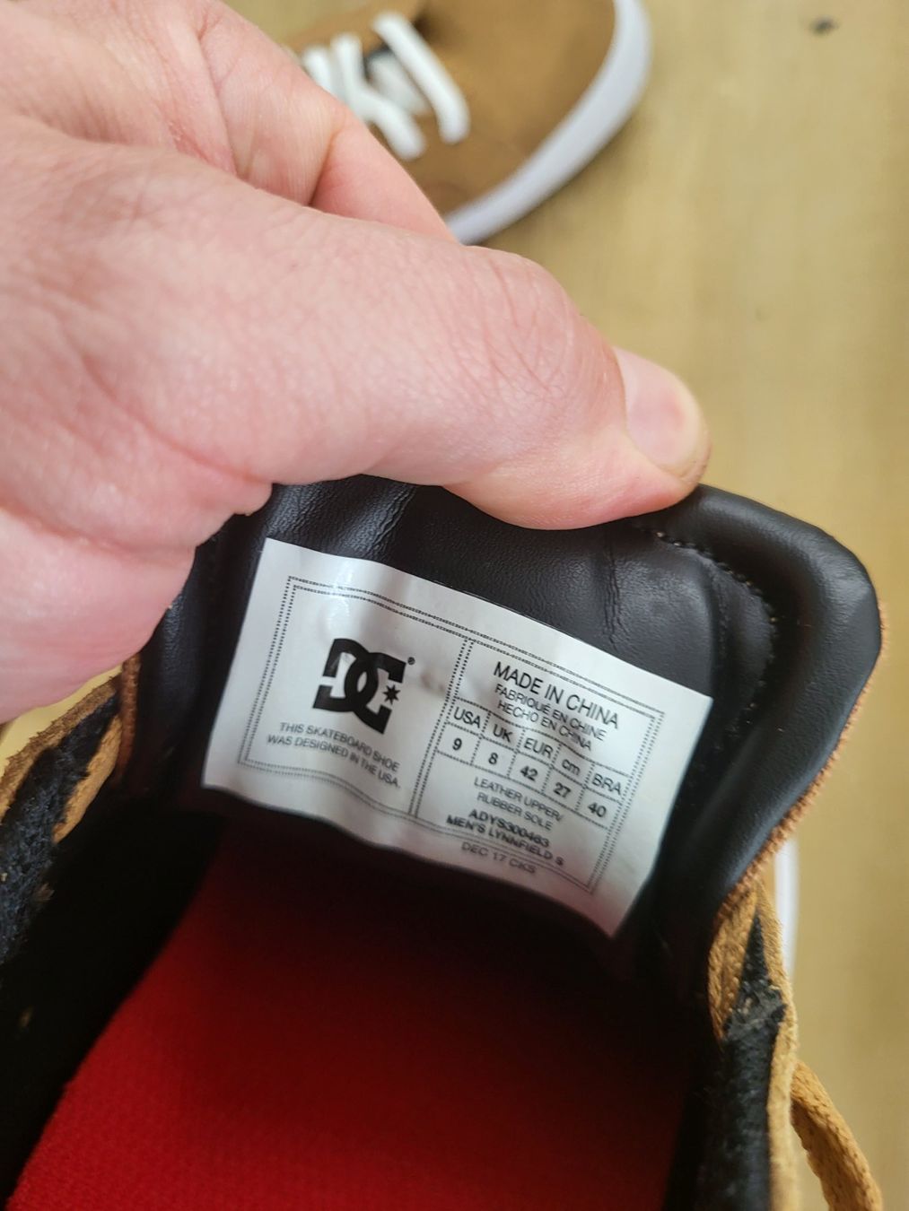 Scarpe da uomo: DC Schuhe Gr. 42 in Braun, Neu – Nuovo (secondo la descrizione) da Niederhelfenschwil venduto da Bruce019 1