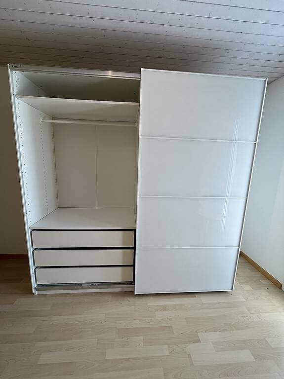 Ikea Armoires: Pax Kleiderschrank weiss – D'occasion à Neuenkirch par lar_qw55 1