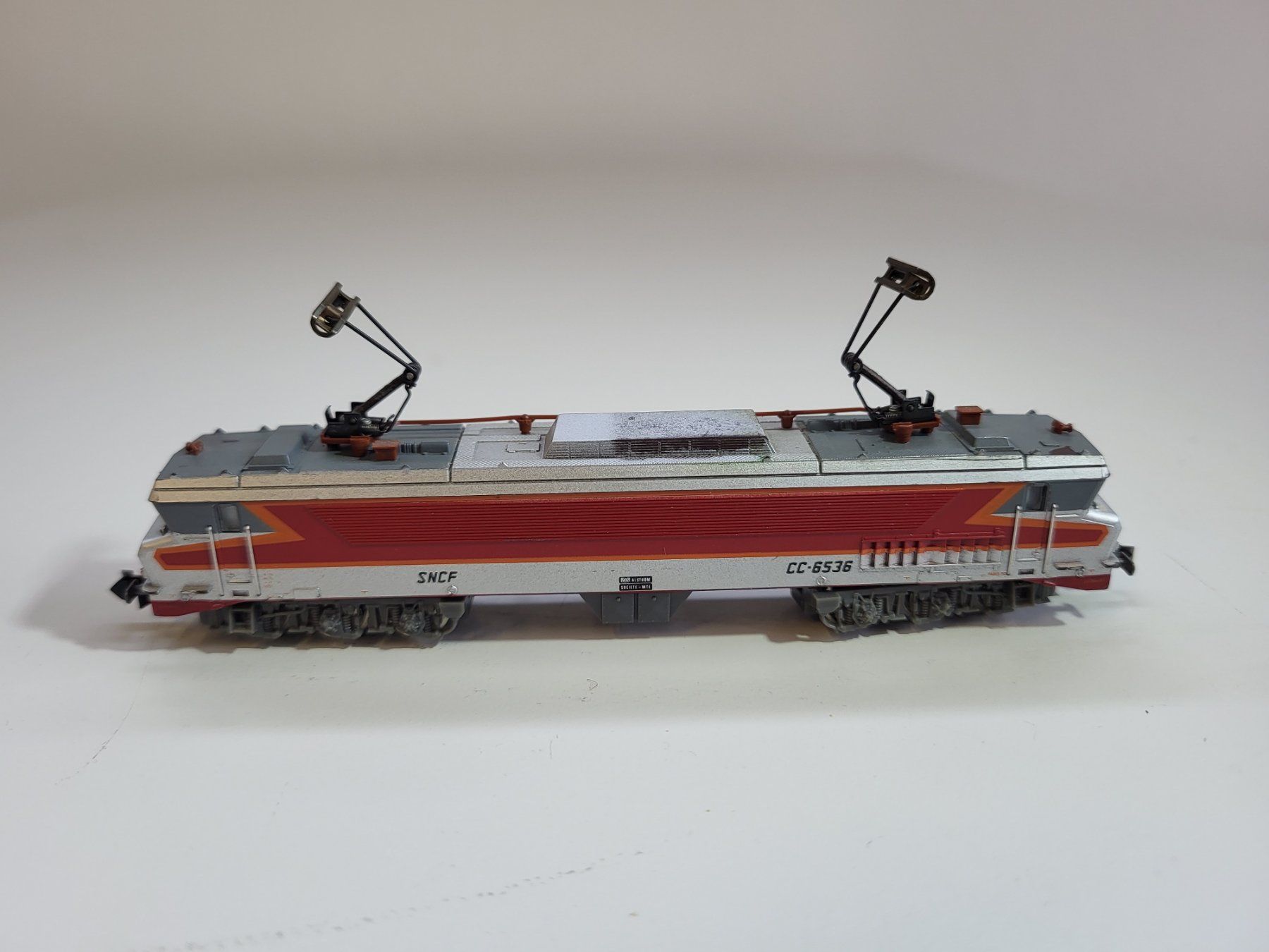Trix Modellini di ferrovie: Minitrix ? 2084 Elektrolok SNCF CC 6536 – Usato da Brügg BE venduto da POU-BELLE