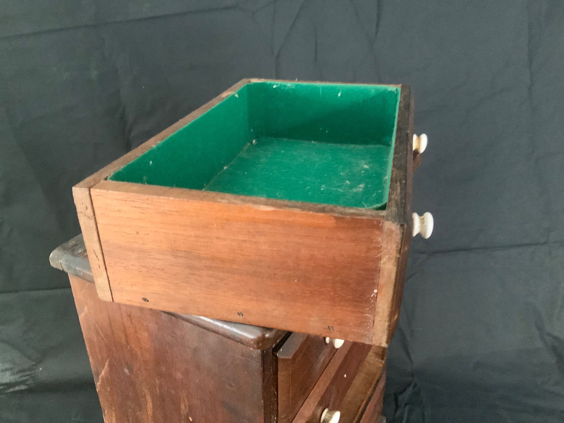 Cassettiere: Schubladenmobel Holz / petite commode – Usato da La Heutte venduto da Mikeller74 2