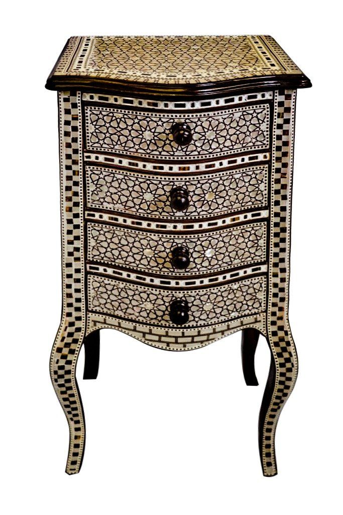 Comodini: Table de chevet nacrée  style Louis XV. – Usato da geneve venduto da louisart 1