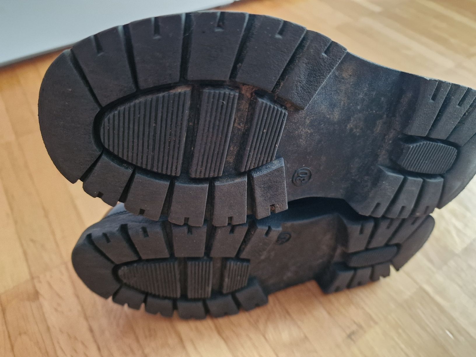 Schuhe für Mädchen: Kinder Boots schwarz Lack Optik Grösse 30  – Gebraucht aus bern von Marvin24 3