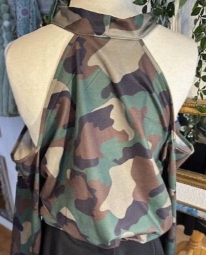 Maglioni & Felpe:  Camouflage-Pullover Cut Out Shoulder L – Usato da Endingen venduto da Warlock 2