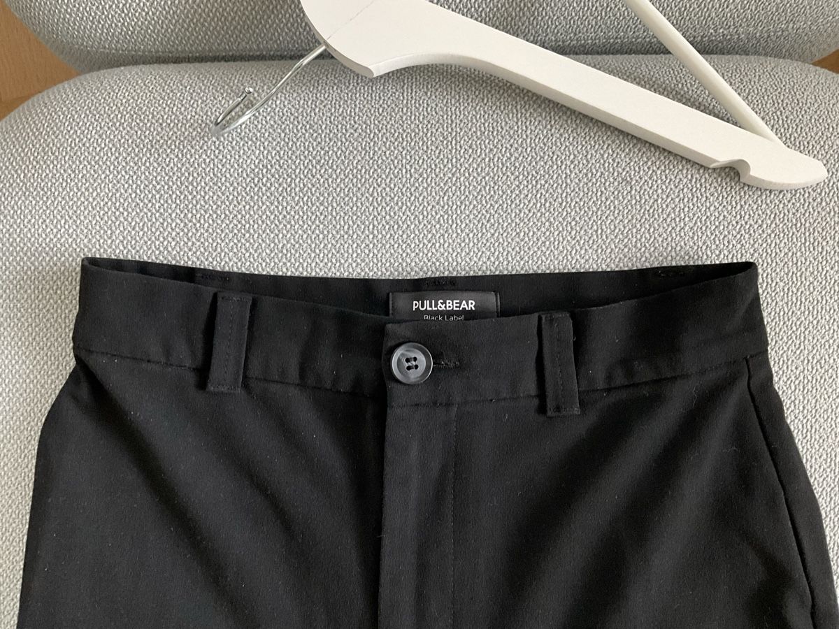 Pull&Bear Pantaloni: Pull & Bear black high-waisted wide-leg trousers  – Usato da Zürich venduto da ele_cj6q 1