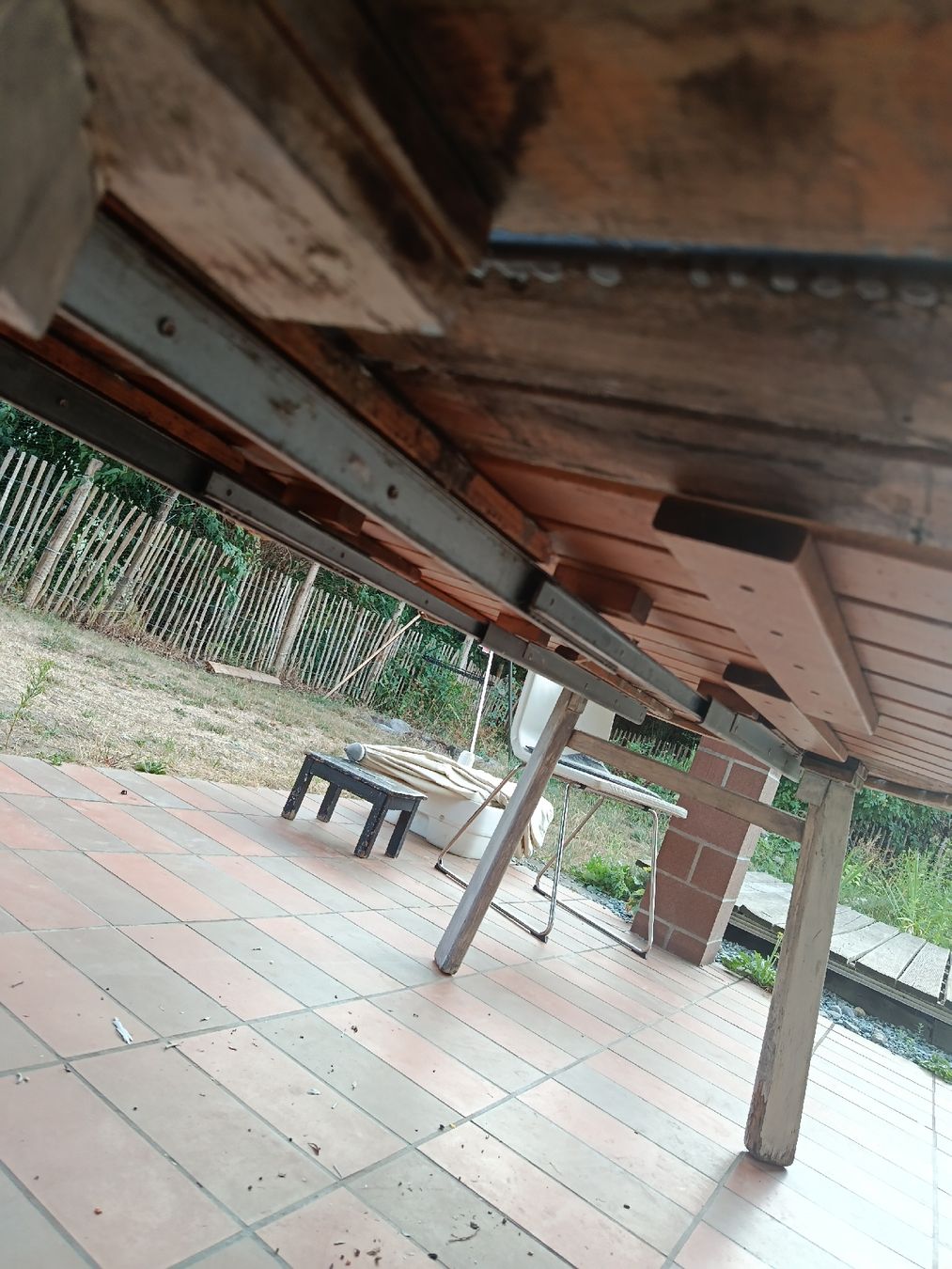 Tables: Gartentisch oval Holz abgenutzt – D'occasion à Staufen par leo_d5c7 2