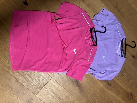 2x Nike Laufshirt Damen Grösse S pink und lila gut erhalten