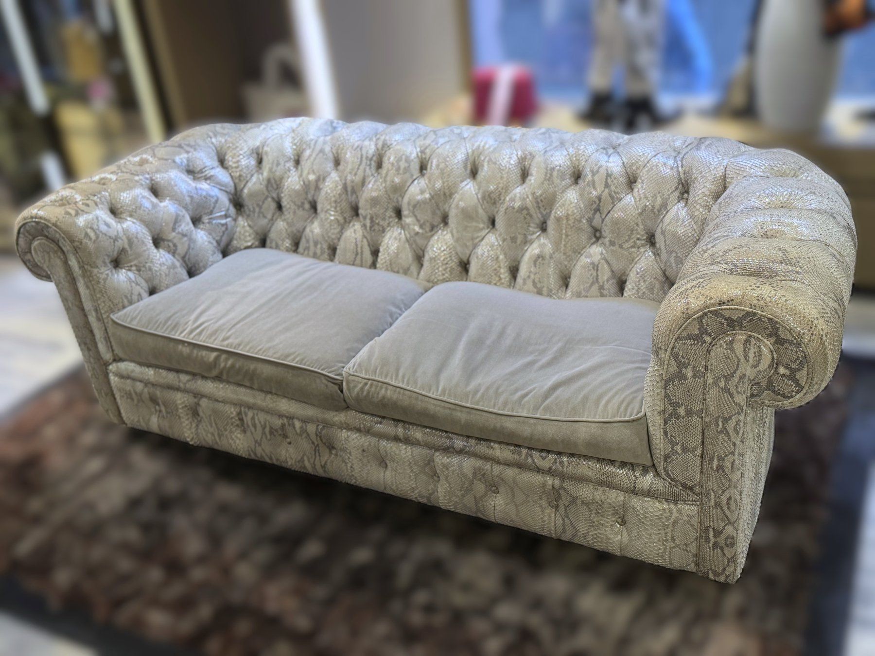 Divani: Divano Chesterfield rivestito in pitone – Usato da Porza venduto da GioCa65