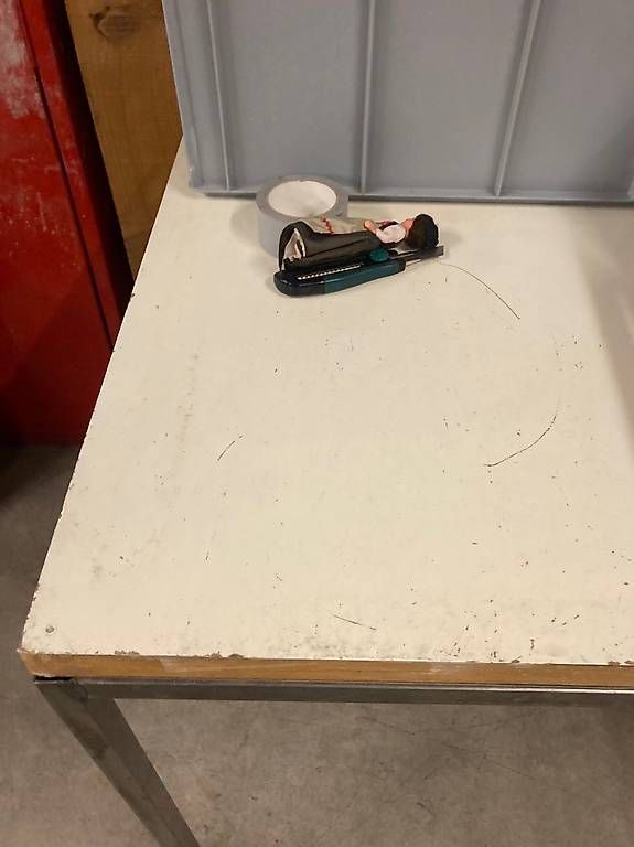 Tavoli: 2 solide Arbeitstische 2 x 1 m, 75 cm hoch – Usato da Schlieren venduto da kasuemir 3