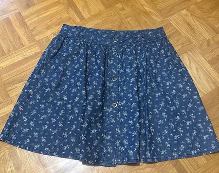 Jupe en coton fleurie taille 38