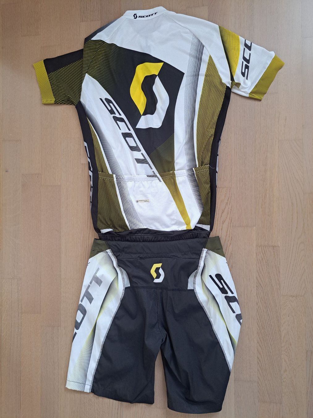 Canottiere & Pantaloni: Ensemble vélo Scott RC – Usato da Tentlingen venduto da Dr_Snake 1