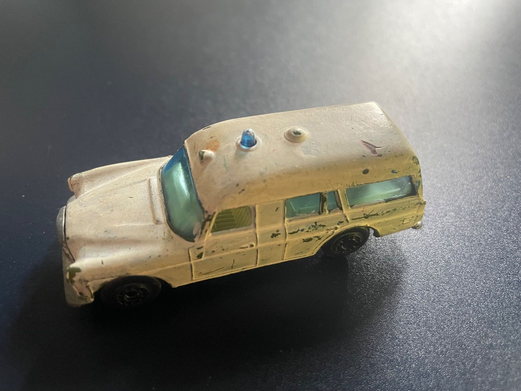 Matchbox Modellautos: Matchbox Superfast Merdes Benz "Binz Ambulance" – Gebraucht aus Volketswil von rubin74 1