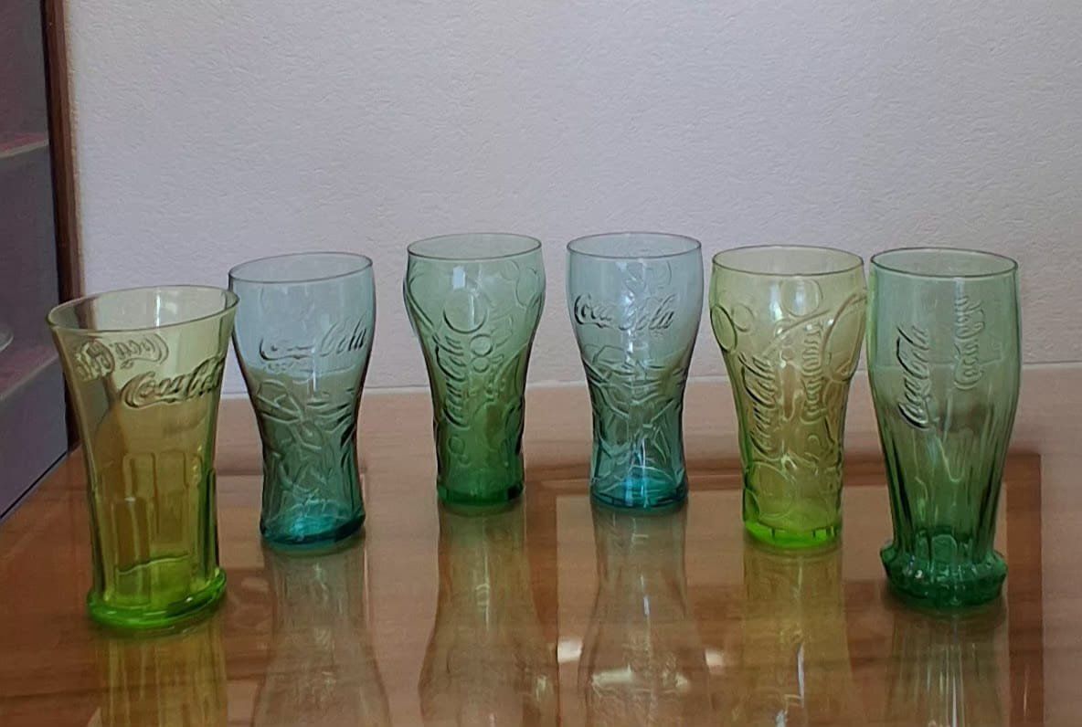 Coca-Cola Bicchieri: Coca-Cola Gläser Set 6 Stk, verschiedene Farben – Usato da Sonceboz-Sombeval venduto da ant_cd5j 1