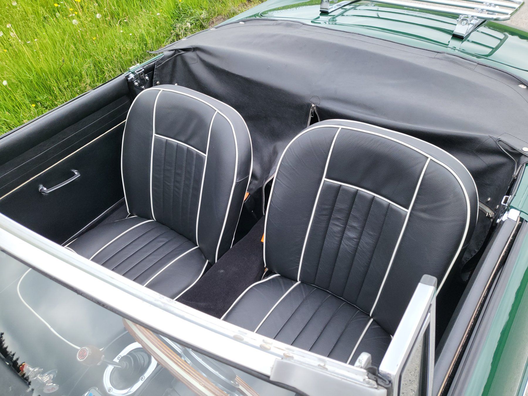 MG Automobili: MG B Cabriolet - Veteranenstatus – Usato da St. Gallen venduto da Skydive0 8