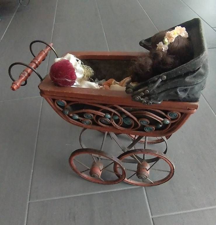 Carrozzine per bambole: Puppenwagen mit 4 Puppen – Usato da Grosshöchstetten venduto da Onemiles 1