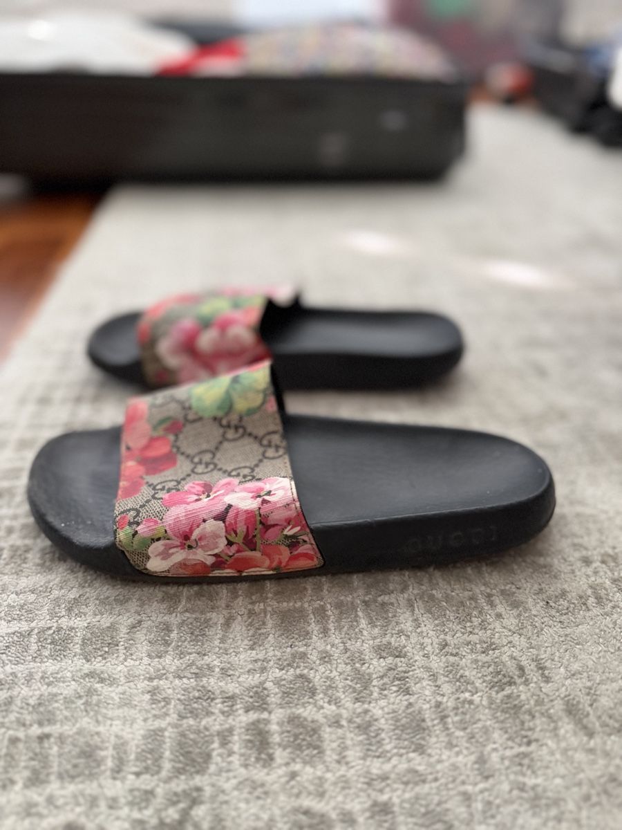 Gucci Damenschuhe: Gucci slides floral  – Gebraucht aus Meilen von ell_9887