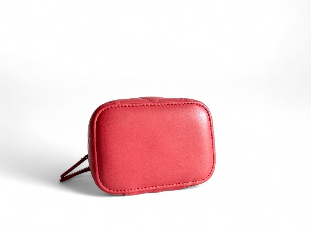 Chanel Borse da donna: CHANEL Pearl Crush Mini Vanity Case With Chain Tasche – Usato da Kriens venduto da hannaandkiko 5