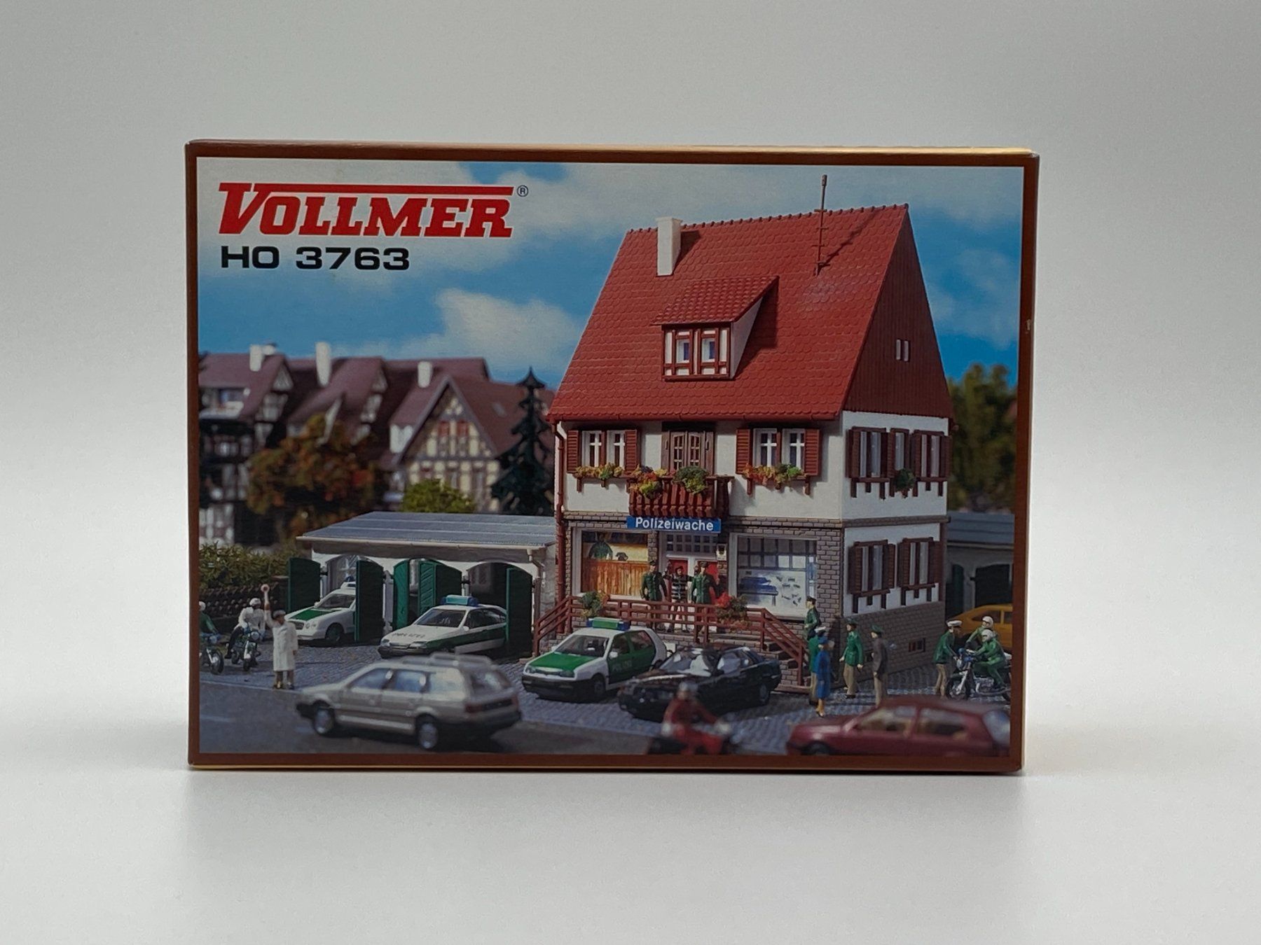 Vollmer Modellini di ferrovie: Vollmer 3763 H0 Polizei-Einsatzzentrale – Nuovo e nell'imballaggio originale da Neukirch a.d. Thur venduto da Modellbauartikel