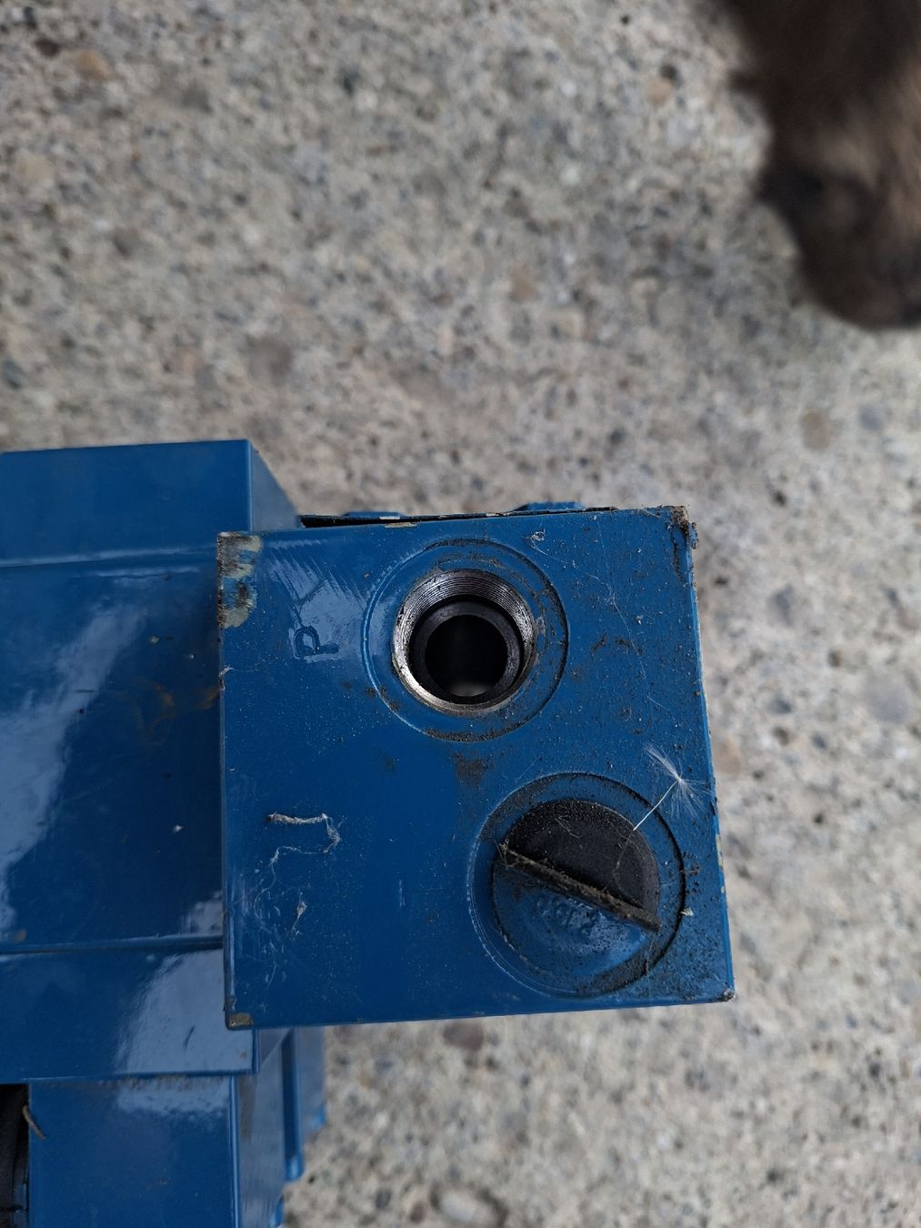 Autres pour métaux et serrurerie: Hydraulik Steuerventil – D'occasion à Oberbüren par r.frei 4