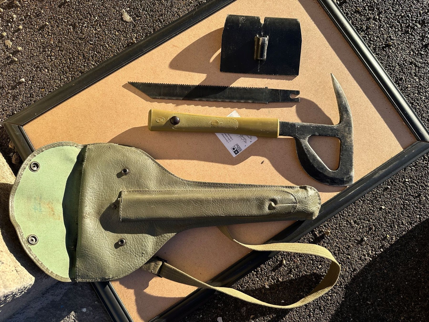 Armée suisse Tous les outils: Bergebeil Schweizer Armee Brenig komplett – D'occasion à Zürich par atlantis77 6