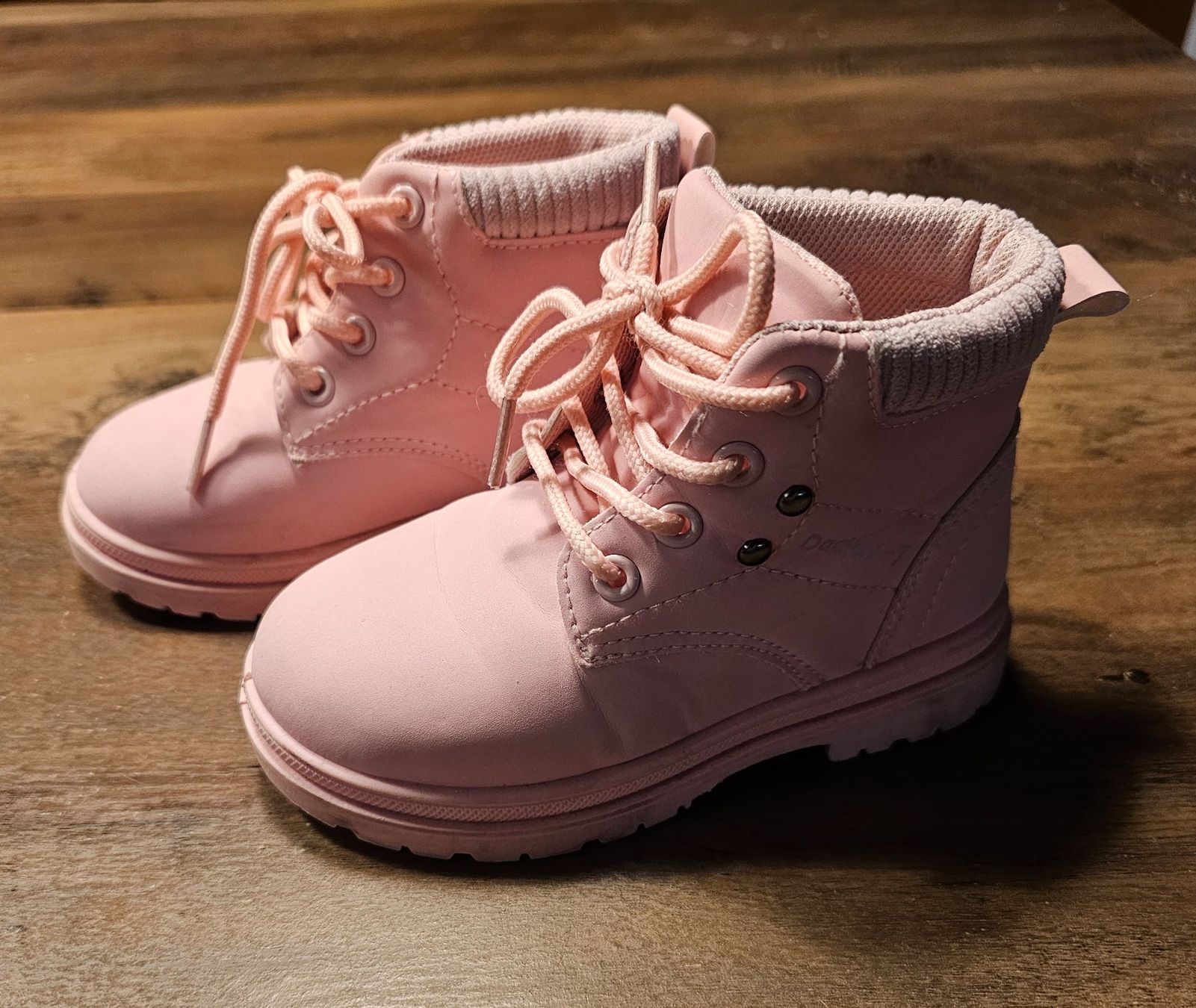 Chaussures filles: Boots Gr. 24/25 – D'occasion à Engi par kat_7zfx