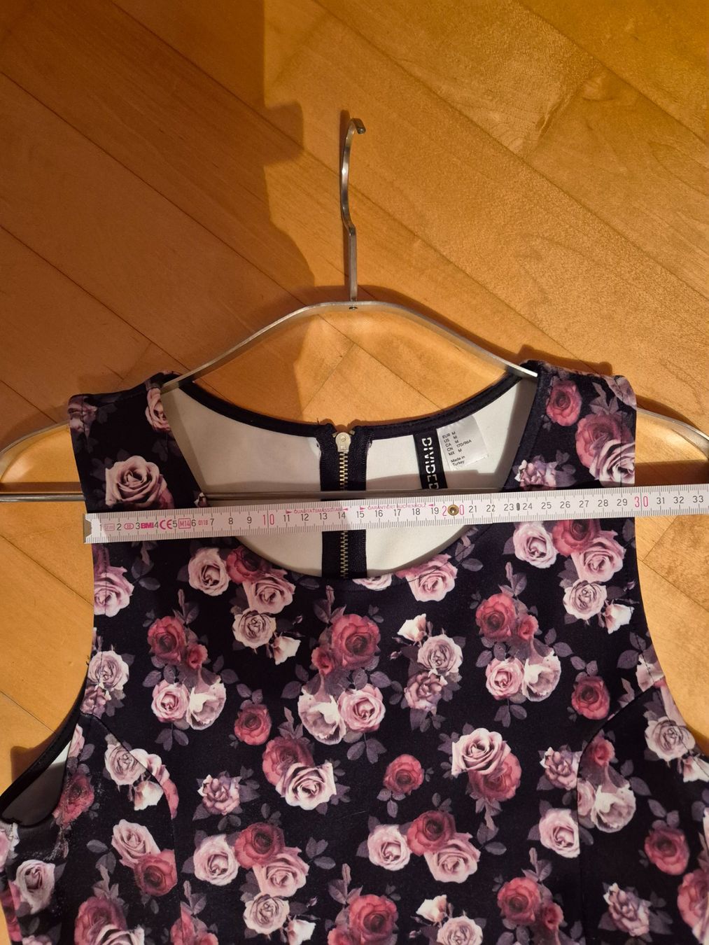 H&M Vestiti: H&M Kleid mit Rosenmuster – Usato da Walenstadt venduto da grischalounge1 2