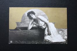 Vintage Postkarte Frau mit Goldrand gebraucht