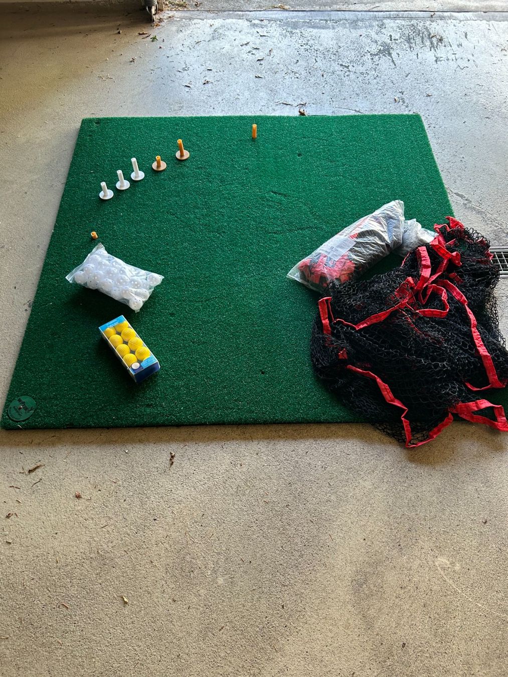 Bodenmatten: Golf Abschlagsmatte 150 x 150cm mit Bällen & Tees – Gebraucht aus Oberengstringen von wilo14