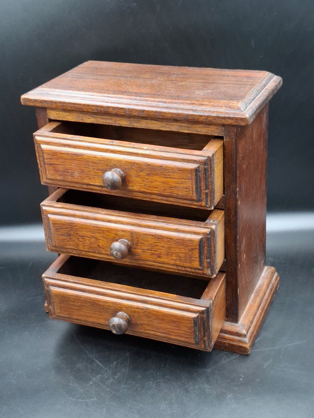 Dosen: Antike 1900 Mini Kommode aus Eiche rustikale Schmuckkästchen – Gebraucht aus Zürich von bruzolda 1