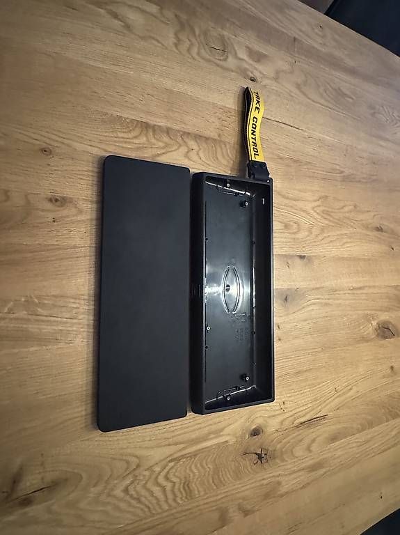 Cover & Protezioni schermo: Wooting 60HE Case / Gehäuse mit Wrist Strap – Usato da Meinisberg venduto da Knightdeals