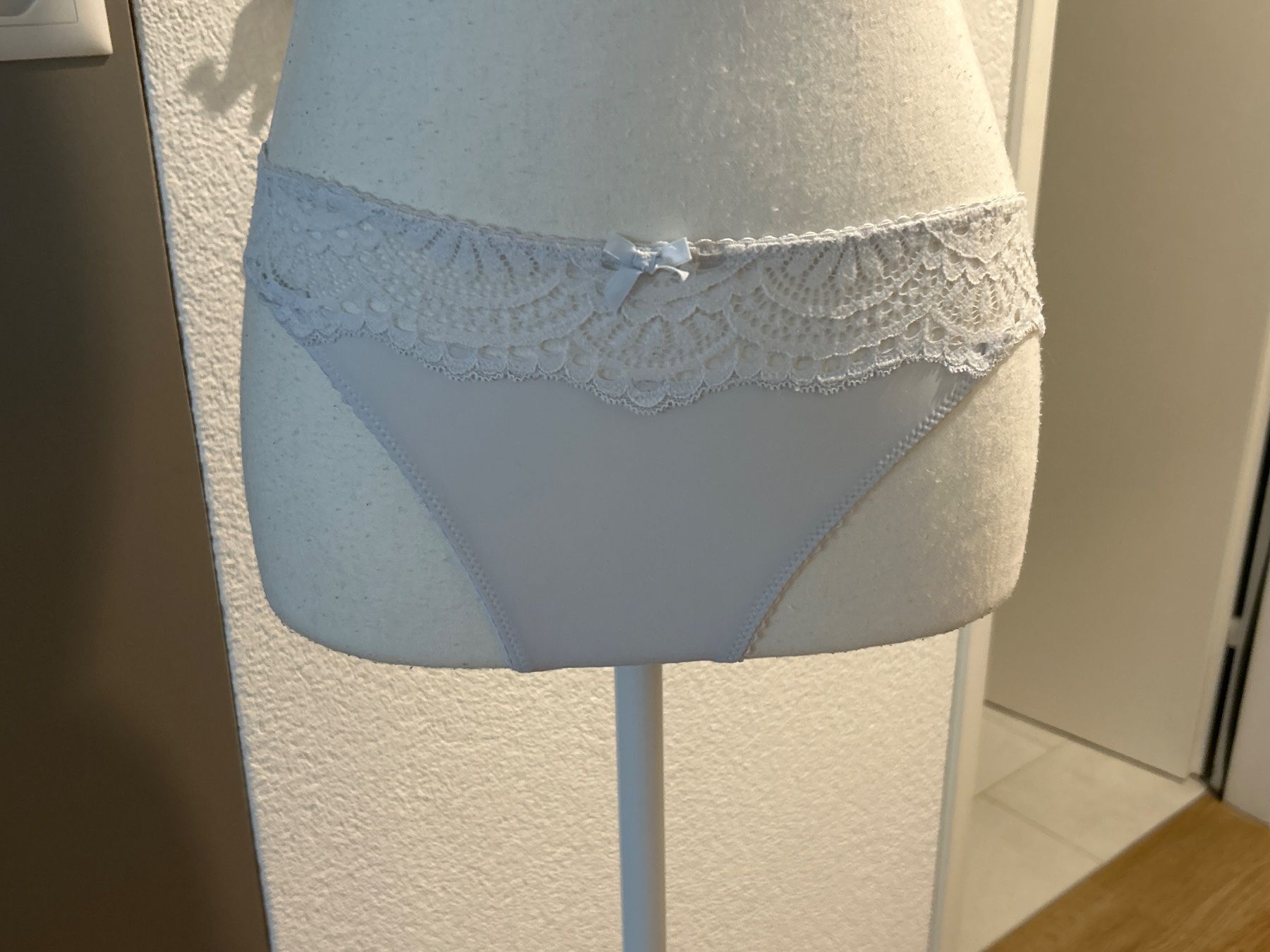 Altra biancheria intima: Damen Slip weiss mit Spitzen – Usato da Brunnen venduto da Nala2929 2