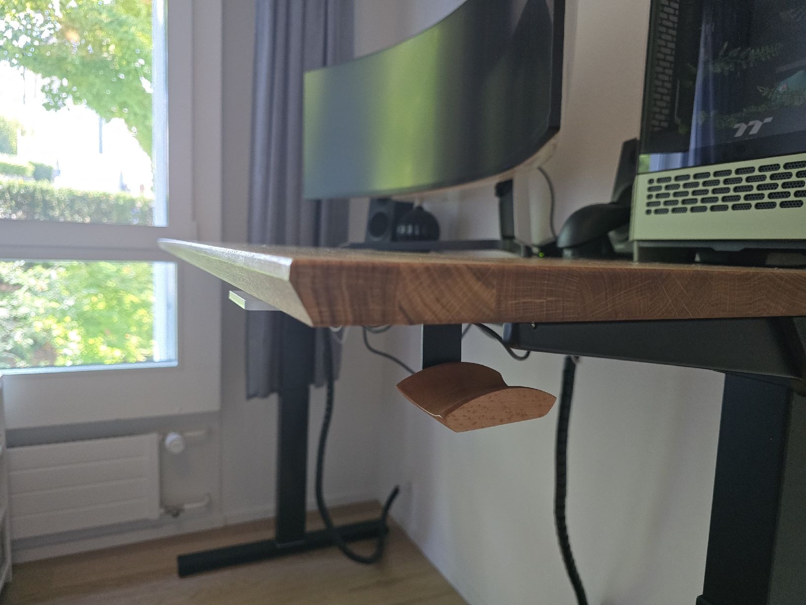 Scrivanie: Elektrischer Sitz-Steh-Schreibtisch aus massivem Eichenholz – Usato da Spiegel b. Bern venduto da Canarticho 3