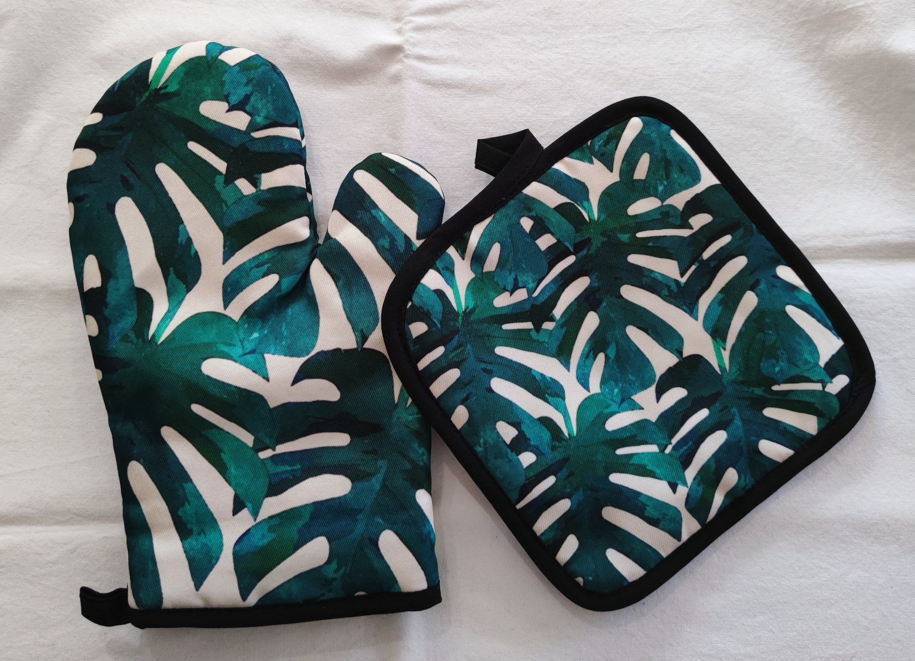 Handschuhe & Handstulpen: Ofenhandschuh / Topflappen Monstera – Neu und originalverpackt aus Zürich von