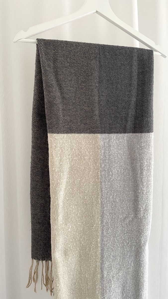 H&M Foulards, Tücher & Schals: Schöner Winterschal, grau/beige gestreift – Gebraucht aus Neftenbach von litta_00