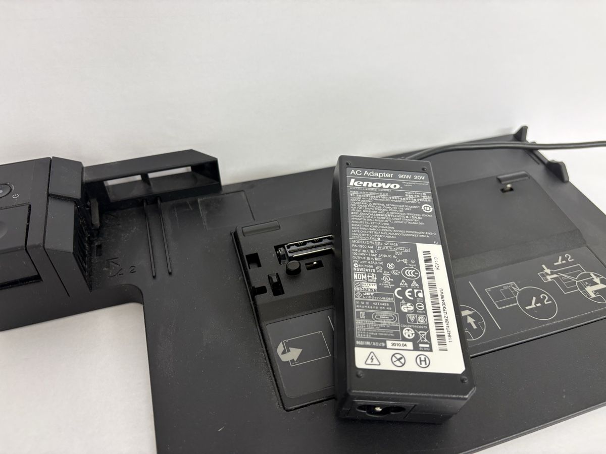 Lenovo Dockingstation: Lenovo ThinkPad Dockingstation Typ 4338 mit Netzteil – Gebraucht aus Kirchberg SG von Damkal