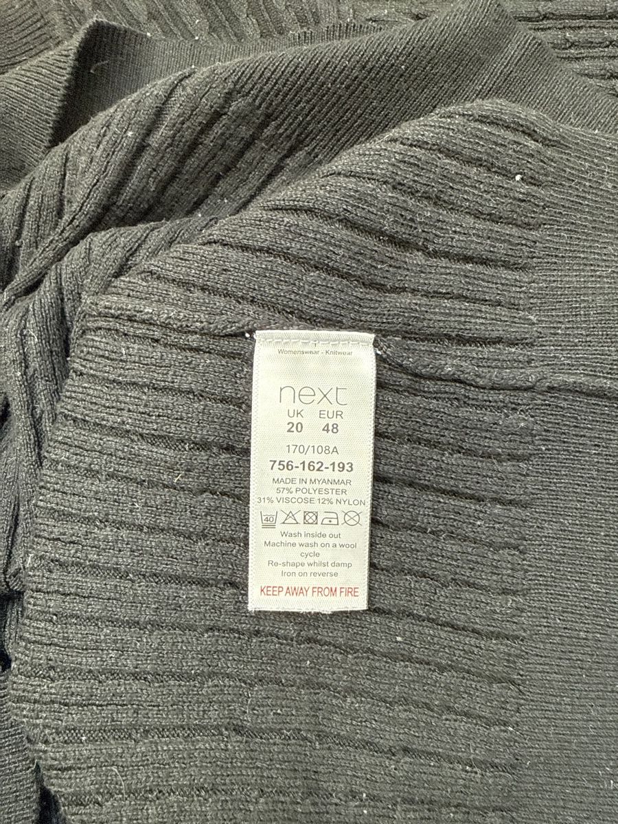 Next Pullover & Sweatshirts: Schwarzer Next Strickpullover, Gr. 48 – Gebraucht aus Islikon von Julies_wardrobe 4