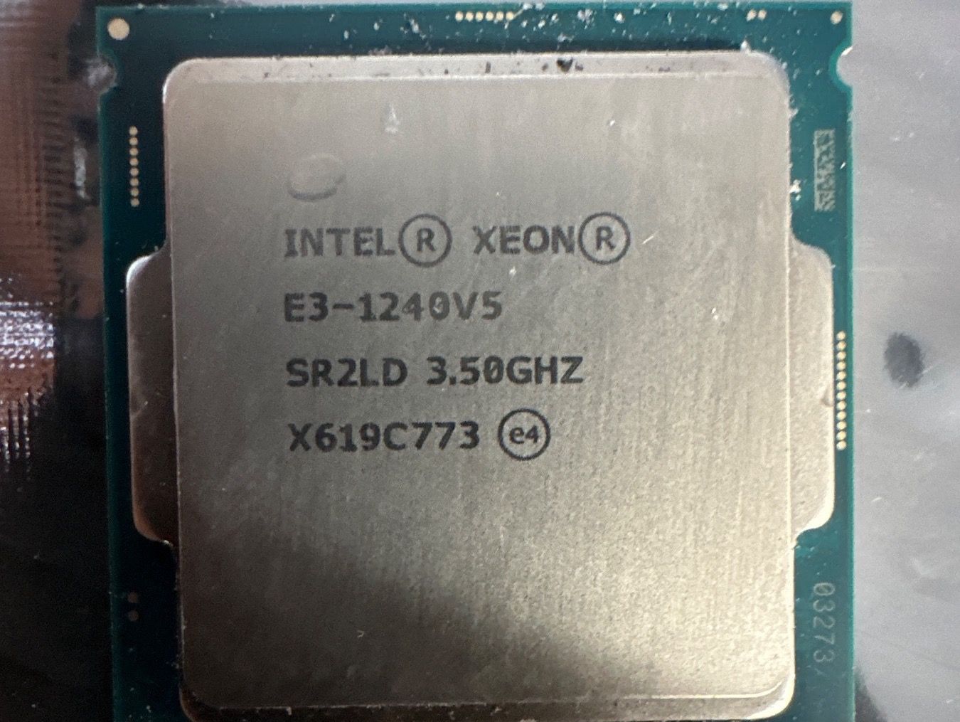 Intel Server: Xeon 1240 v5 4 core 3.5 ghz 8 mb smartcache – Usato da Zürich venduto da Drwatson